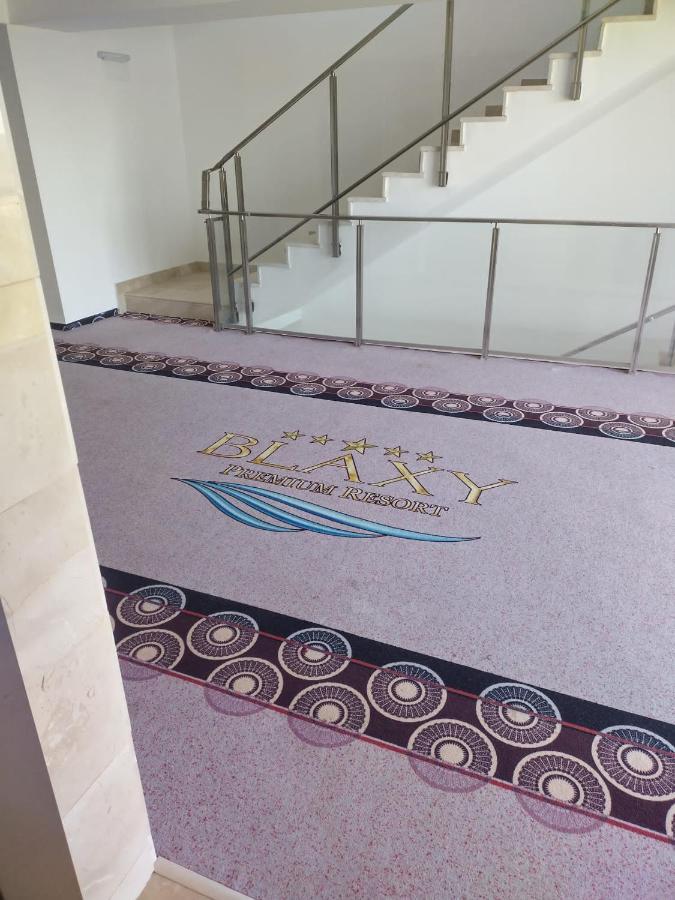Blaxy Resort Stefi Cu Acces La Piscine Gratuit Douăzeci şi Trei August Exteriér fotografie