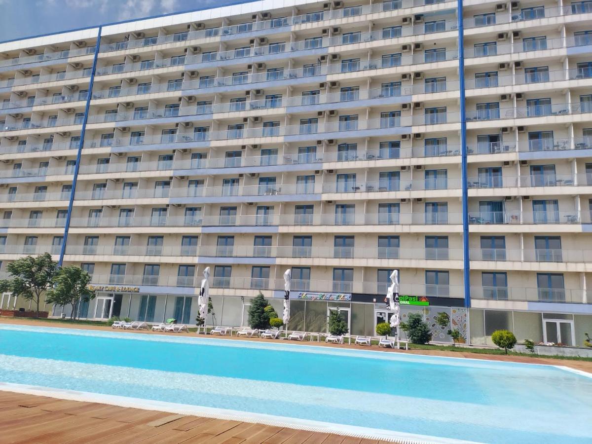 Blaxy Resort Stefi Cu Acces La Piscine Gratuit Douăzeci şi Trei August Exteriér fotografie