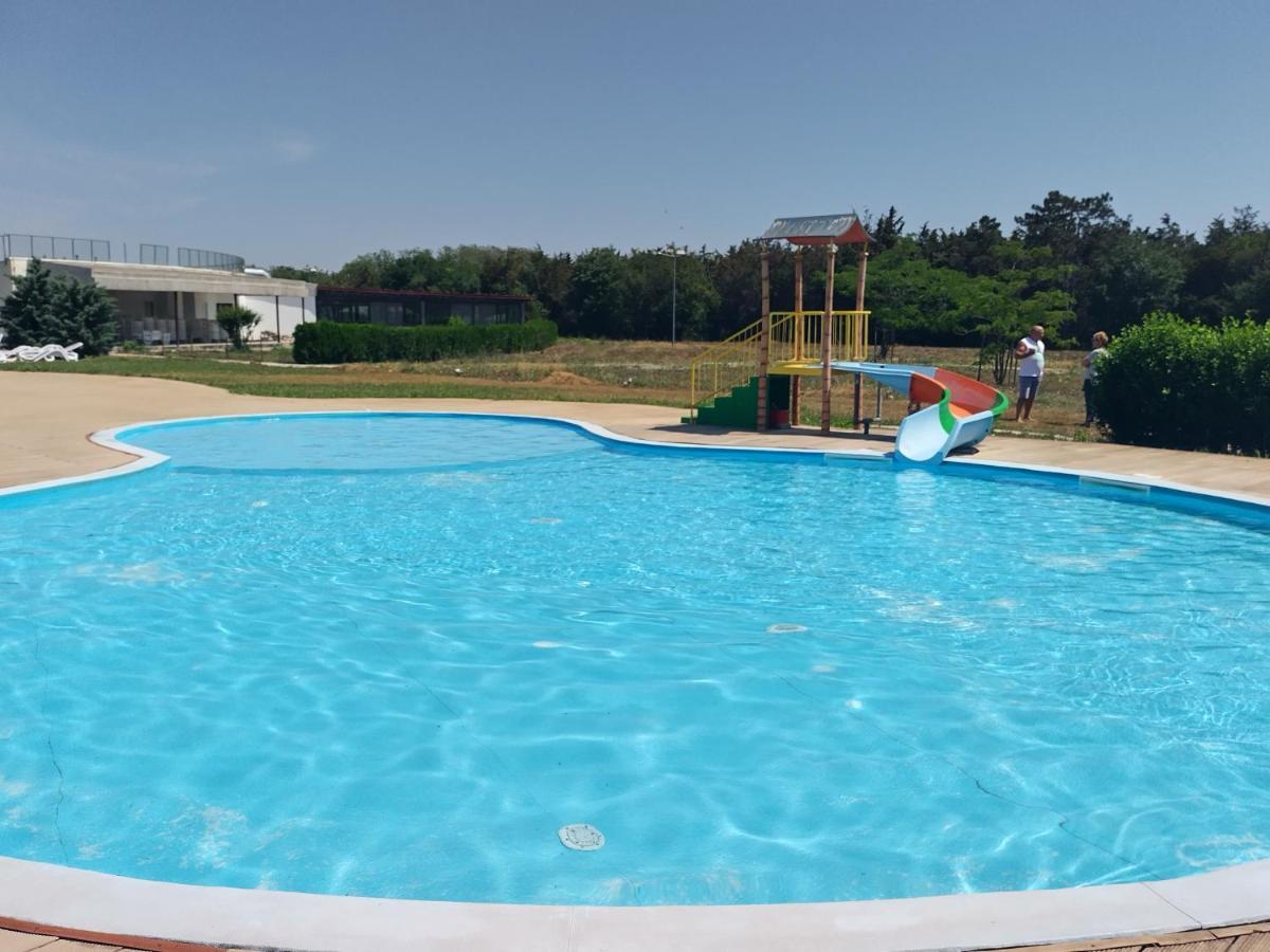 Blaxy Resort Stefi Cu Acces La Piscine Gratuit Douăzeci şi Trei August Exteriér fotografie