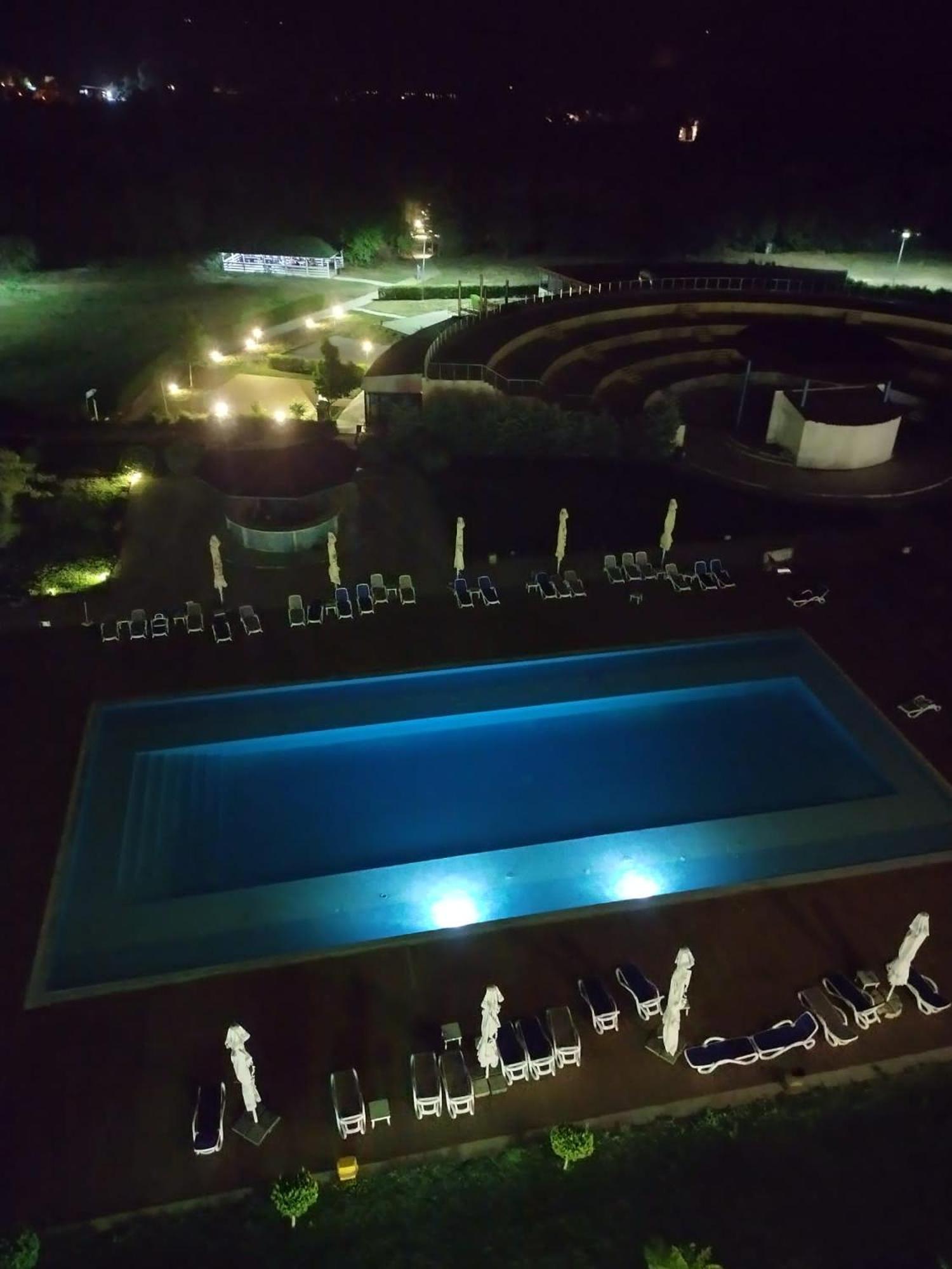 Blaxy Resort Stefi Cu Acces La Piscine Gratuit Douăzeci şi Trei August Exteriér fotografie