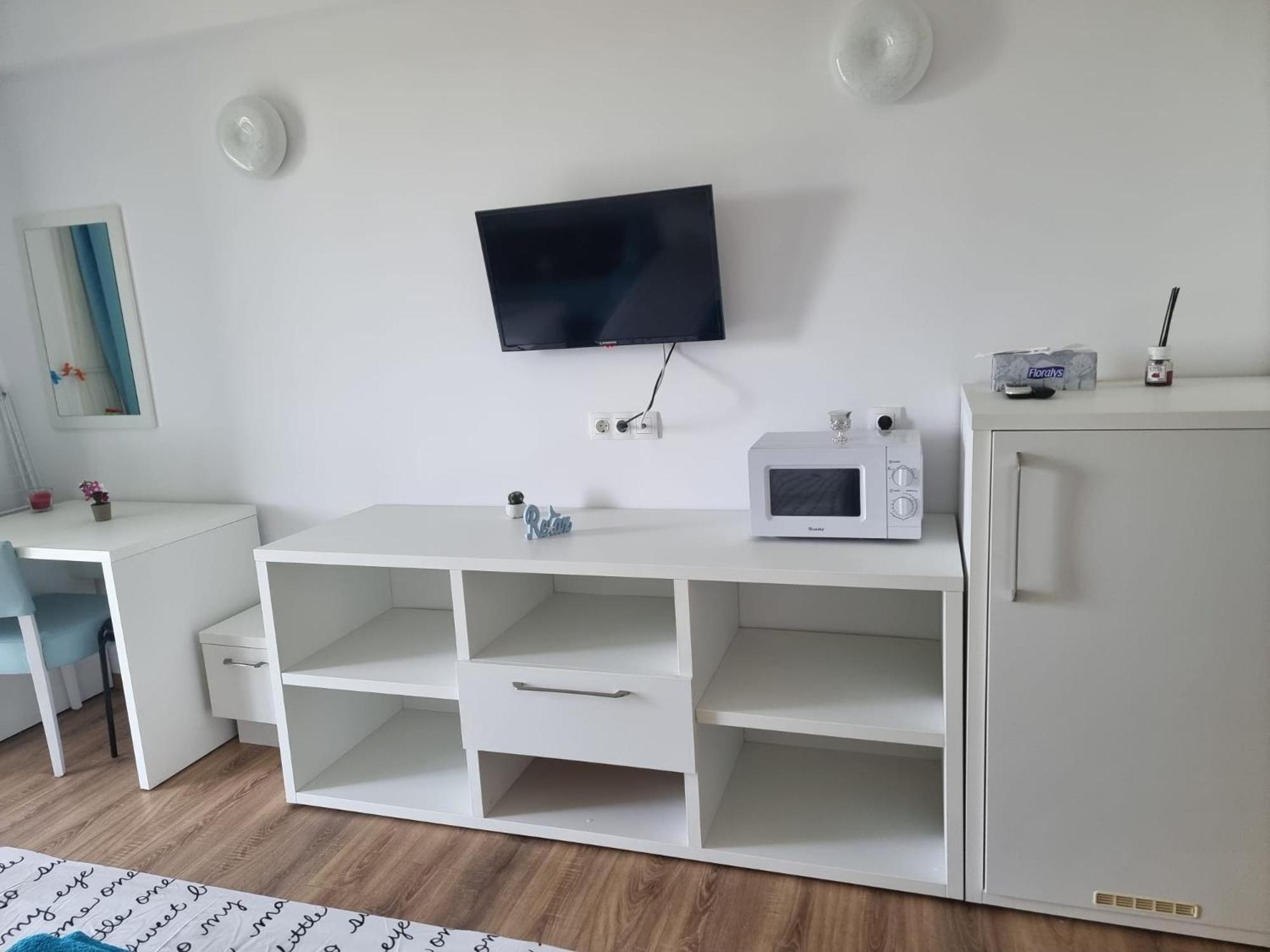 Blaxy Resort Stefi Cu Acces La Piscine Gratuit Douăzeci şi Trei August Exteriér fotografie